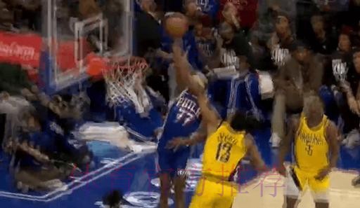 炸裂！埃奇库姆弧顶接球，加速起飞抡圆拉弓隔扣布拉德利